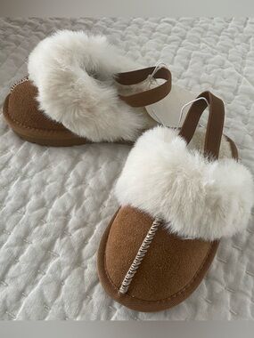 NWT Toddler Faux Fur Slippers with Back Strap Size 8